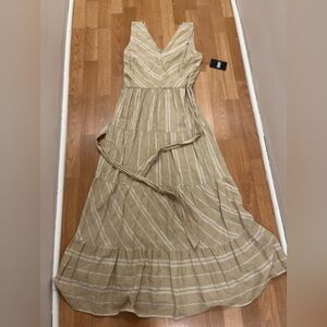 DKNY Beige Striped Maxi Dress Women’s Size 8 NWT Sleeveless V Neck Tiered Summer